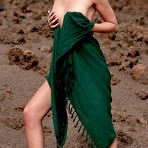 Pic of DDGBabes.net: Look at Leslie