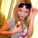 Pic of PetiteLover Mobile - Free Amateurs Mobile Gallery