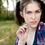 Pic of Cute girl on the road girl naked in bed