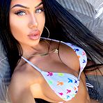 Pic of You Saw Her Here First: Laura Amy Owns Instagram &ndash; Heyman Hustle