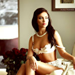 Pic of Red and white - Photographer Alisa Verner
