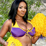 Pic of ebony cheerleader action