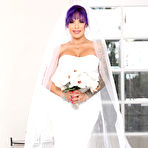 Pic of Trans Brides, S4