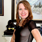 Pic of Mature Pictures Featuring 44 Year Old Terri Pazelli From AllOver30