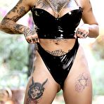 Pic of Genevieve Sinn, Small Hands CUM ON MY TATTOO