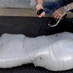 Pic of amateure-xtreme Fuck in the garage