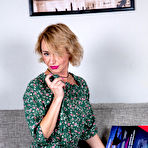 Pic of Pretty skinny MILF with her shaved pussy and small tits - Free Mature.nl gallery