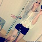 Pic of Scene chicks teasing their boyfriends on cam