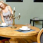 Pic of Mature Laura is preparing her wet pussy before dinner - Free Mature.nl gallery