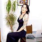 Pic of Naughty French mom Camille is masturbating at the office - Free Mature.nl gallery