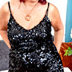 Pic of Curvy mature Nicol loves to play with her pussy - Free Mature.nl content