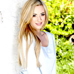 Pic of Tiny denim skirt blonde masturbating outdoors, on a wicker chair - IamXXX.com