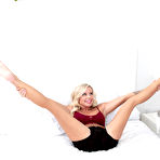 Pic of Hard cock for a flexible MILF - Kristi Kream and Danny Steele (82 Photos) - 40 Something
