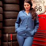 Pic of Female Mechanic Exposes Her Curves - BBW Reality Porn