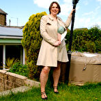 Pic of British curvy mature nympho Cashmere with her big ass and big natural saggy tits is playing alone - Mature.nl