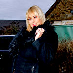 Pic of Dee Melons is a hot curvy MILF from the UK with beautiful big natural tits and she's horny as hell - Mature.nl