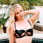 Pic of The Baddie and the Beast | Sexy Modern Bull