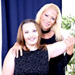 Pic of Curvy teen does a tall MILF on the couch - Mature.nl