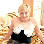Pic of Eranka Is A Classy Old Wife Who Looks Great In Stockings – UK Wives Pics
