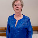 Pic of Naughty mom playing alone on her bed. – UK Wives Pics