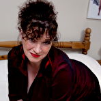 Pic of Dirty Mature, Kim, Shows Off Her Pale And Veiny Tits – UK Wives Pics