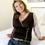 Pic of Lovely Mature Mommy Plays With Her Wet Cunt – UK Wives Pics