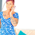 Pic of Horny British cougar Samantha loves to play with her squirting shaved pussy - Mature.nl