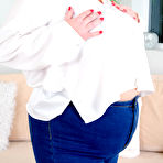 Pic of Megan Milly is a British big ass curvy MILF that loves big black cocks anal fucking her ass - Mature.nl