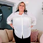 Pic of Luna is a Big natural tits BBW mature nympho with a big ass masturbating at home - Mature.nl