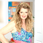 Pic of Old Horny MILFs - Jeri Does - Jeri does her pussy