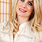 Pic of Ashleigh McKenzie Spreads Her Pussy In Stockings &ndash; Bare Milfs