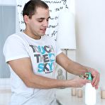 Pic of Pregnant woman has her shaved pussy fingered during the course of a massage