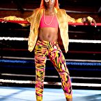 Pic of Black girl unveils her athletic body while in a boxing ring