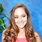 Pic of Young hottie Remy displaying nice teen ass underneath yoga pants