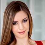 Pic of British girl Stella Cox exposes her hot body before a double penetration