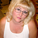 Pic of Thick blonde Taffy Spanx finger spreads her snatch after going nude in heels