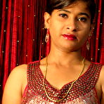 Pic of Indian MILF with short hair shows her gaped pussy during solo action