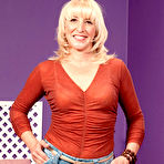 Pic of Sexy mature woman works clear of fading jeans to model in the nude