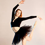 Pic of 18-year-old ballerina Annett A displays her flexibility while going nude