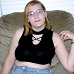 Pic of Chubby amateur Rosa slides jeans over her bare ass and slit as she gets naked