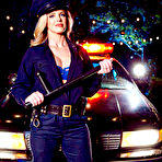 Pic of Sweet Vickie sexy police officer bangs the prisoner by the side of the road
