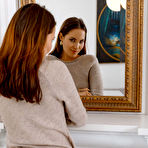 Pic of Diana Leggy Redhead Takes off her Pantyhose