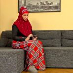 Pic of A woman in a hijab stole the savings and has to pay with her pussy | PornCZ.com