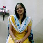 Pic of Overweight Indian student shows her bare mid-section in a brassiere - NakedPics