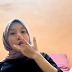 Pic of Indonesia Hijab Girl - EPORNER