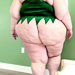 Pic of Quarter Ton Ass Jiggling In Slow Motion - EPORNER